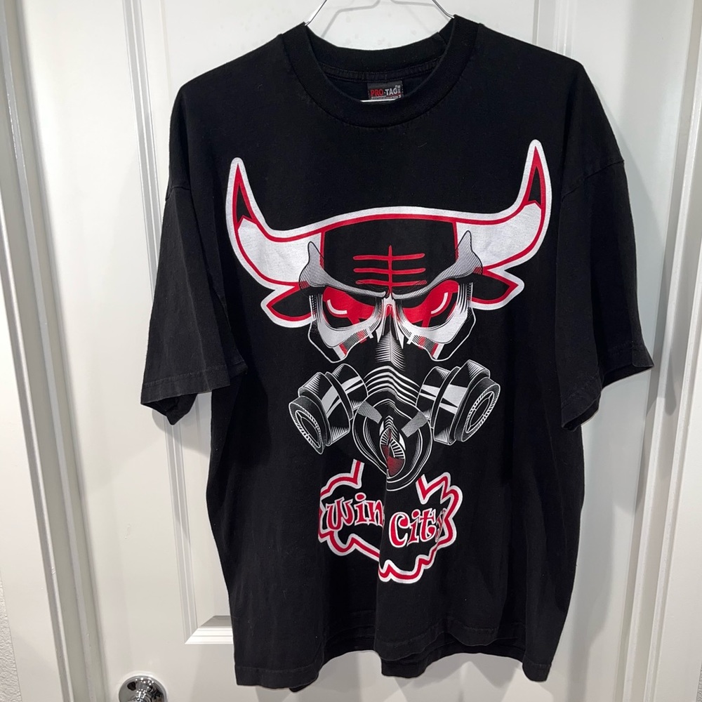 Vintage Chicago Bulls Windy City Gas Mask T-shirt Made In USA mens Size 2XL RARE